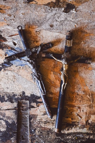 Coppia crocefissi in legno - di,